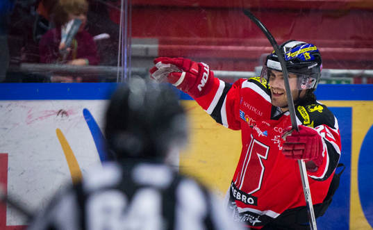 Örebros Martin Johansson gör 2-0 och jublar