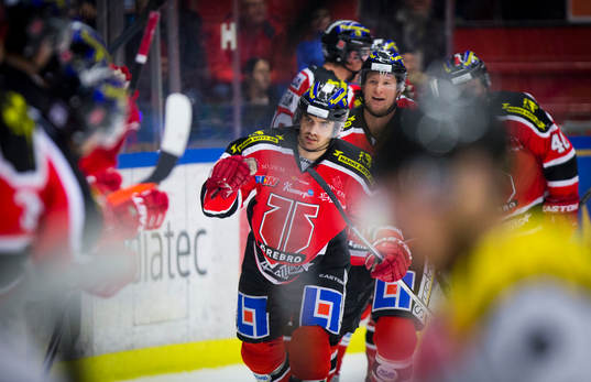 Örebros Martin Johansson gör 2-0 och jublar