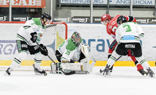 Almtunas Emil Lundberg gör 0-1