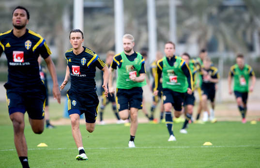 Sveriges Kristoffer Olsson (Isaac Kiese Thelin och Johan