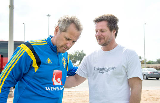 Den gamle storspelaren Stefan Schwarz samtalar med Sveriges