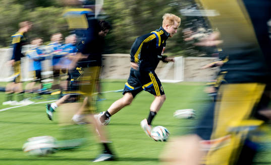 Bläddra bland fler bilder av Fotboll, Sverige A, träning