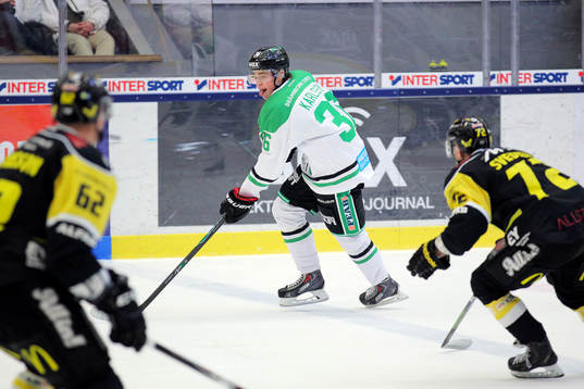 Rögles Filip Karlsson och Västerås Robin Jacobsson och