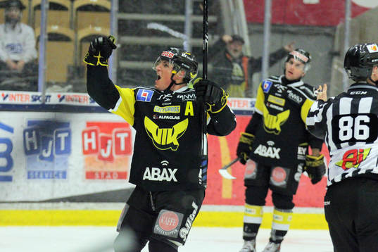 Västerås Nicholas Angell jublar