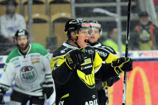 Västerås Nicholas Angell jublar