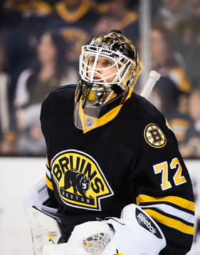 Bostons målvakt Niklas Svedberg på uppvärmningen