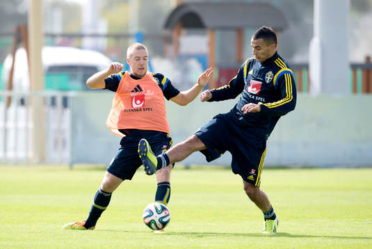 Sveriges Anton Tinnerholm och Nabil Bahoui