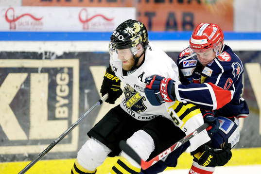 s Nils Bäckström och Södertäljes Jonas Engström