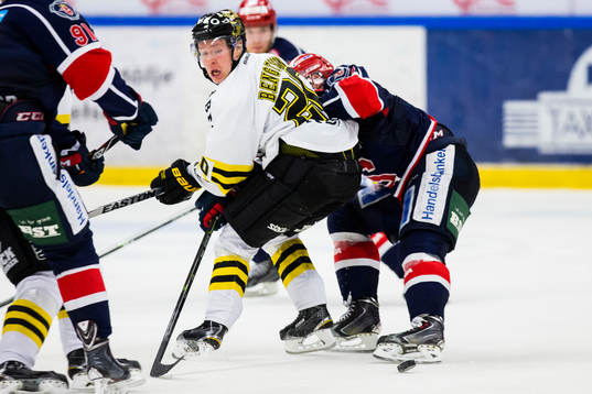 s Christopher Bengtsson med en pass bakom ryggen