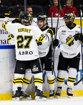 s Joakim Hagelin (ej i bild) jublar