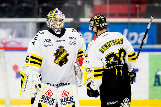 s målvakt Robin Rahm deppar