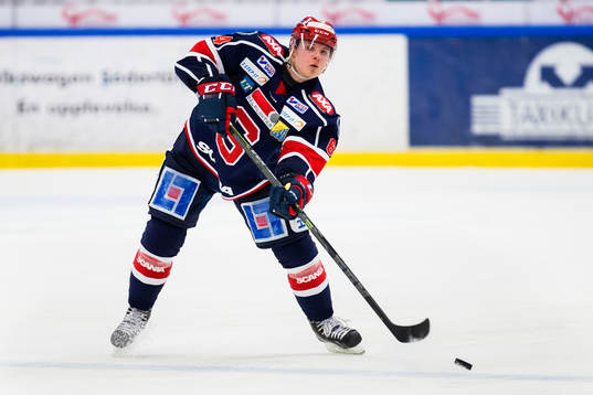 Södertäljes David Lidström med pucken
