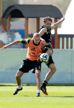 Sveriges Johan Elmander och Sebastian Holmén