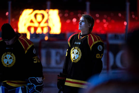 Brynäs målvakt Emil Kruse och Oskar Lindblom