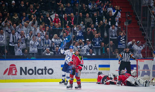 Leksands Tomi Sallinen gör 0-1 på Örebros målvakt
