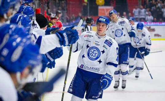 Leksands Tomi Sallinen gör 0-1 på Örebros målvakt