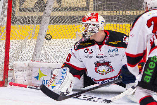 Malmös målvakt Pontus Sjögren släpper in 1-0 pucken