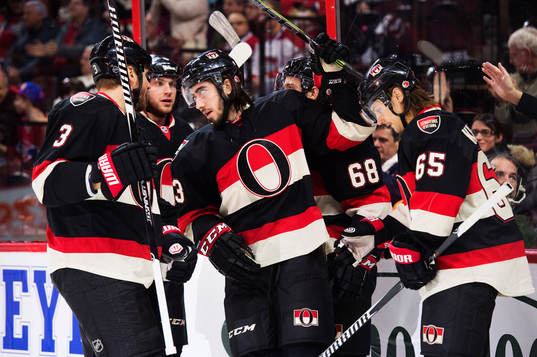 Ottawas Mika Zibanejad och Erik Karlsson jublar med