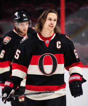 Ottawas Erik Karlsson på uppvärmningen