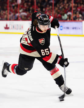 Ottawas Erik Karlsson skjuter ett skott