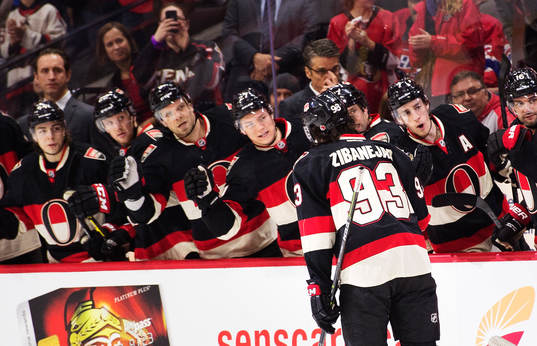 Ottawas Mika Zibanejad jublar med lagkamrater