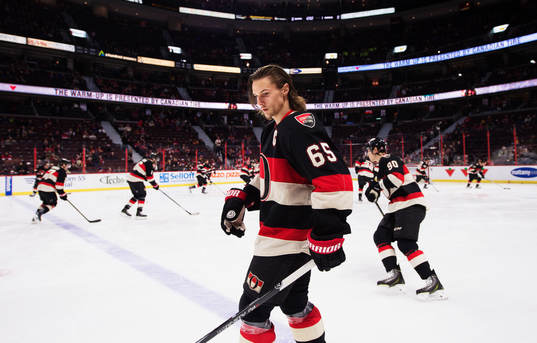 Ottawas Erik Karlsson på uppvärmningen