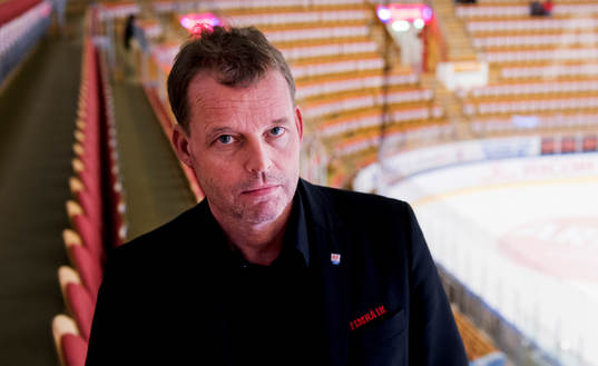 Timrås klubbdirektör Lars Nolander innan matchen i