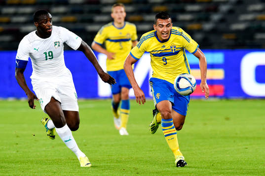 Elfenbenskustens Yaya Toure och Sveriges Nabil Bahoui
