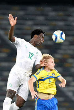 Elfenbenskustens Wilfried Bony och Sveriges Oscar Lewicki