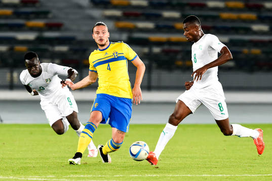 Sveriges Erik Johansson och Elfenbenskustens Cheik Ismael