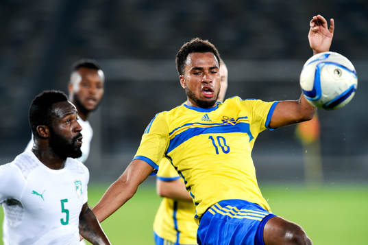 Elfenbenskustens Siaka Tiene och Sveriges Isaac Kiese Thelin