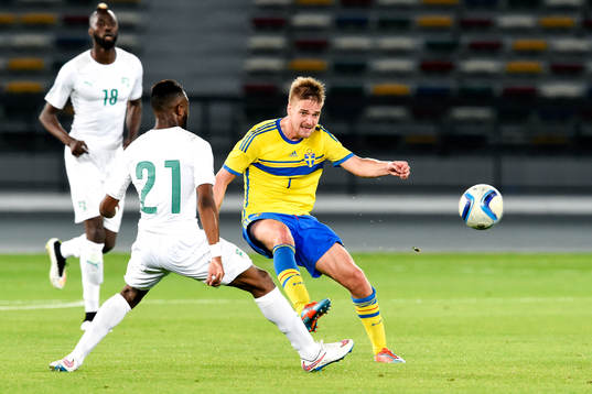Elfenbenskustens Cheik Kader Doukoure och Sveriges Johan