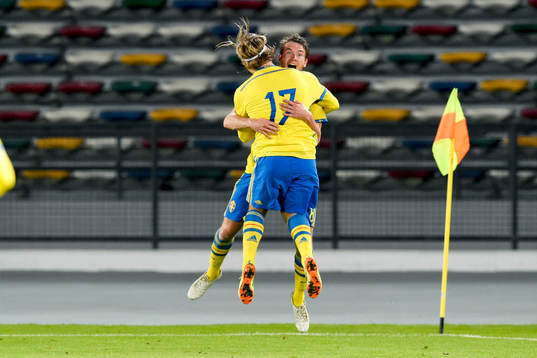 Sveriges Marcus Rohdén och Nicklas Bärkroth jublar