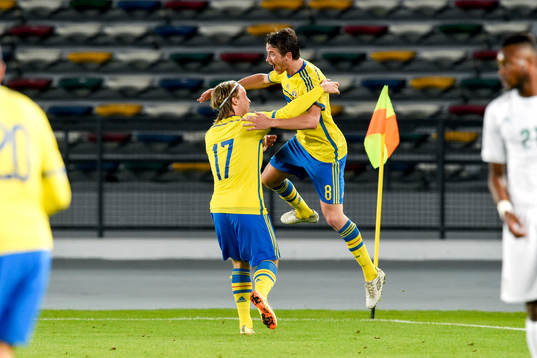 Sveriges Marcus Rohdén och Nicklas Bärkroth jublar