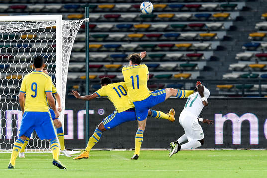 Elfenbenskustens Serge Aurier och Sveriges Isaac Kiese