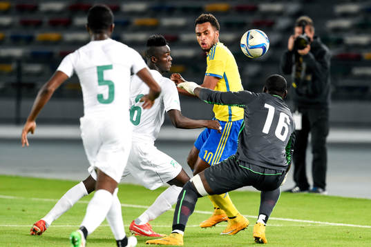 Elfenbenskustens Siaka Tiene, Eric Bertrand Bailly och