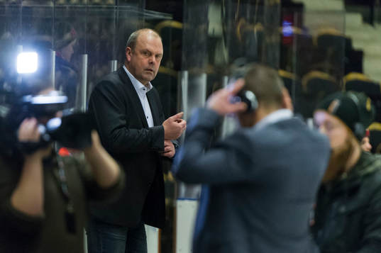 Modos tränare Per-Erik Johnsson och Färjestads