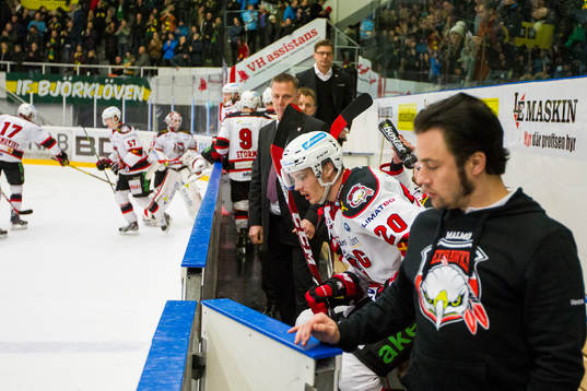 Depp i Malmö Redhawks bås