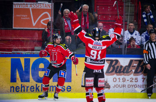 Örebros Martin Johansson gör 1-1 och jublar med Daniel