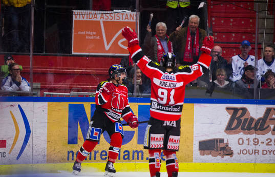 Örebros Martin Johansson gör 1-1 och jublar med Daniel