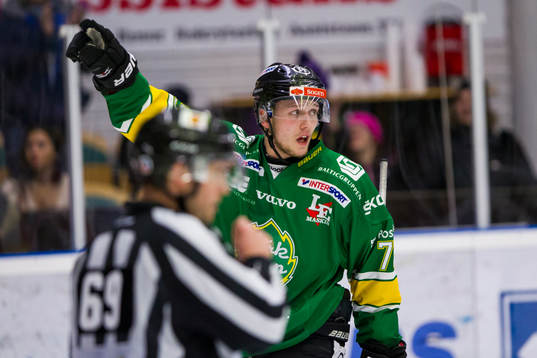 Björklövens Emil Lundberg jublar
