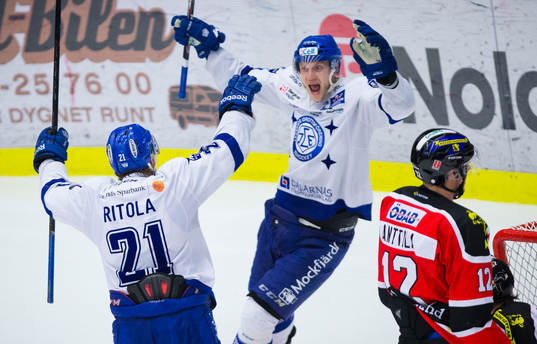 Leksands Mattias Ritola gör 1-2 och jublar med Johan Ryno