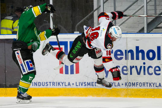 Björklövens Jonathan Harty ger Malmös Magnus Häggström