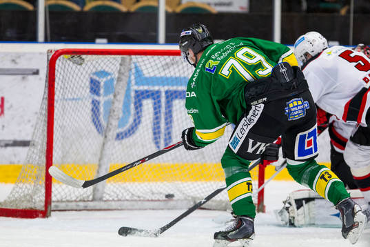Björklövens Emil Lundberg sätter 4-1 pucken