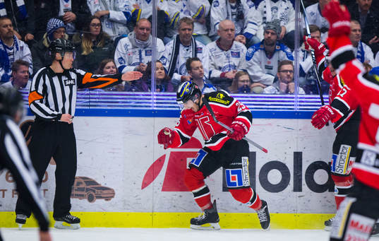 Örebros Martin Johansson gör 1-1 och jublar med Daniel