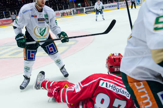Modos Donald Brashear och Färjestads Ole-Kristian