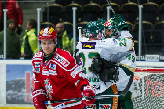 Färjestads målvakt Justin Pogge och Färjestads Martin