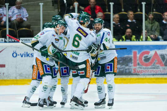 Färjestads Per Åslund gör 1-1 målet för Färjestad