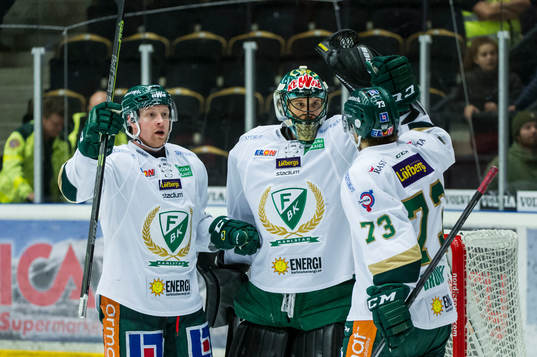 Färjestads målvakt Justin Pogge och Färjestads Martin