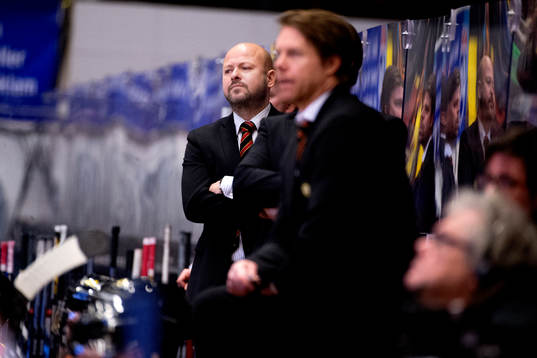 Brynäs huvudtränare Tommy Jonsson deppar